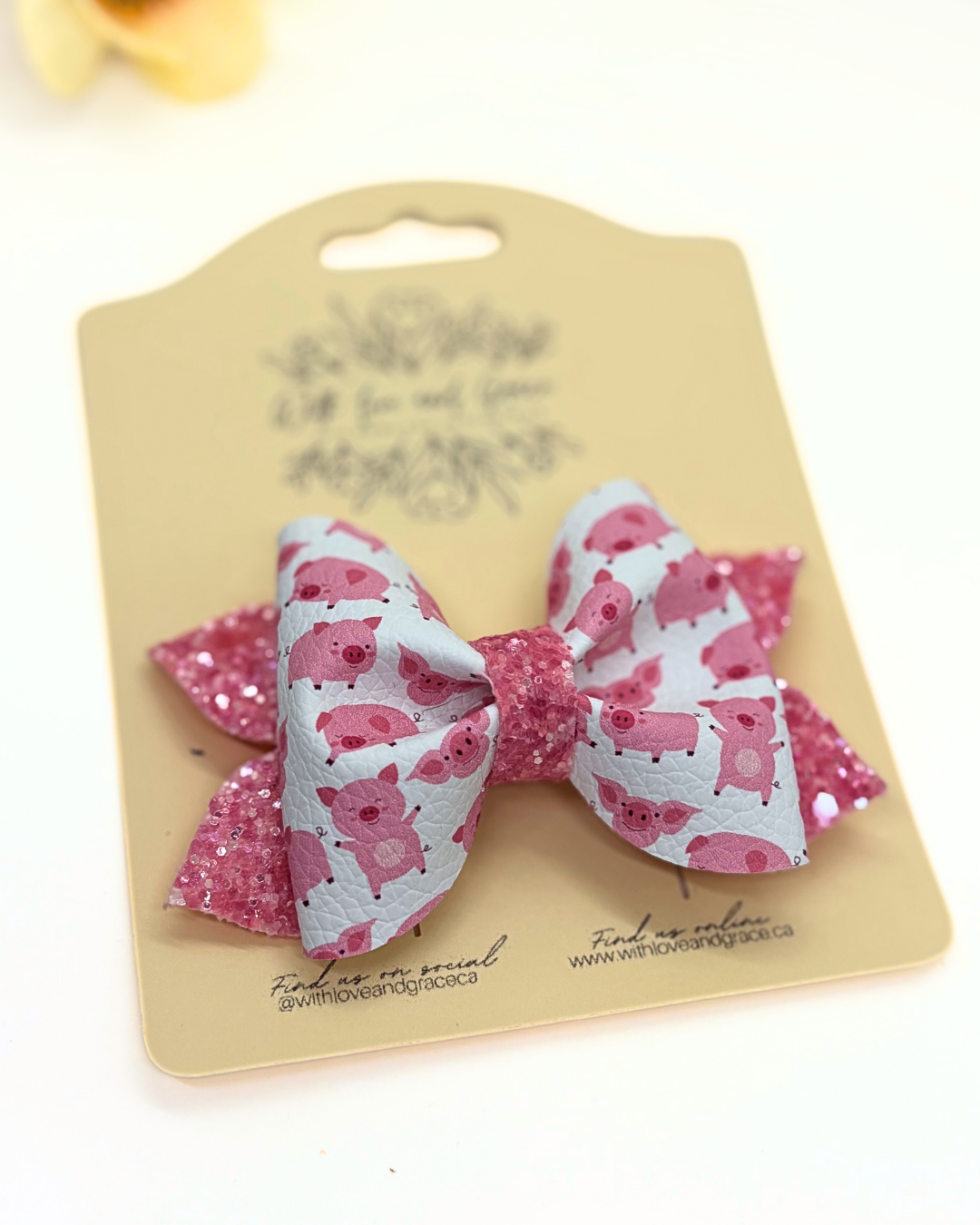 Pig Pinch Bow