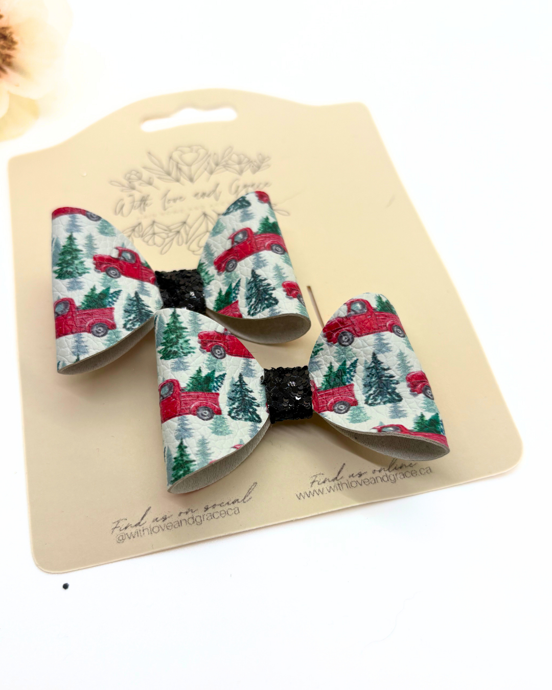 Christmas on the Farm Classic Piggy Bow