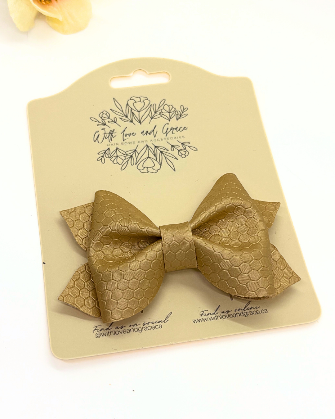 Honeycomb Pinch Bow