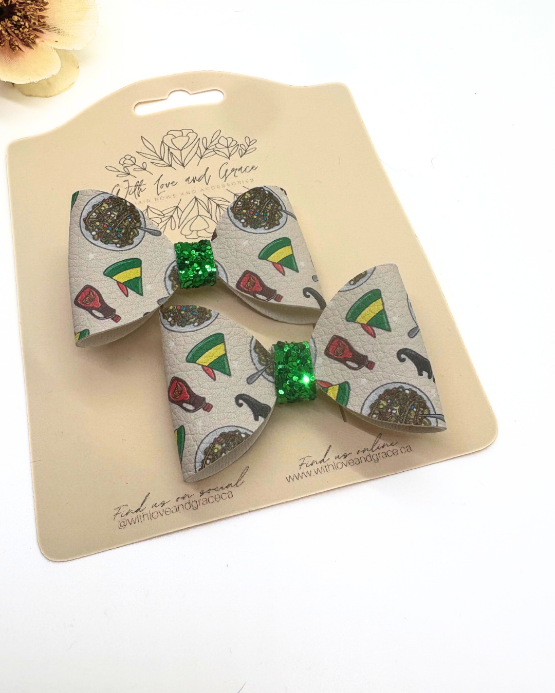 Classic Christmas Characters Classic Piggy bow