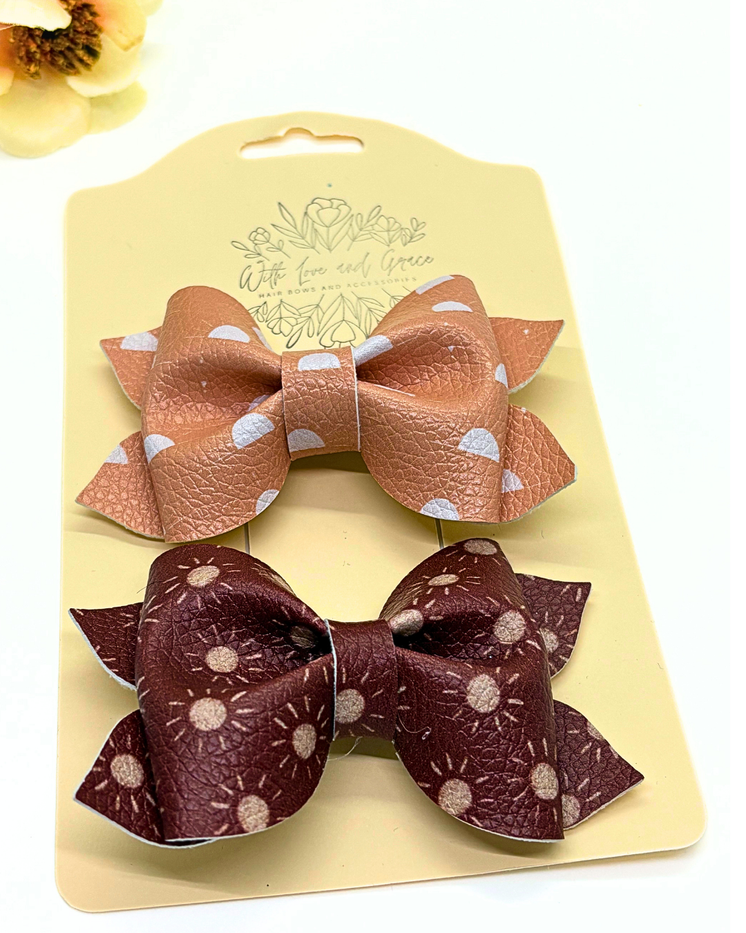 Neutral Sun Pinch Bows