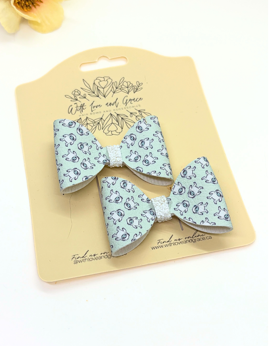 Winter Yeti Classic Piggy Bows