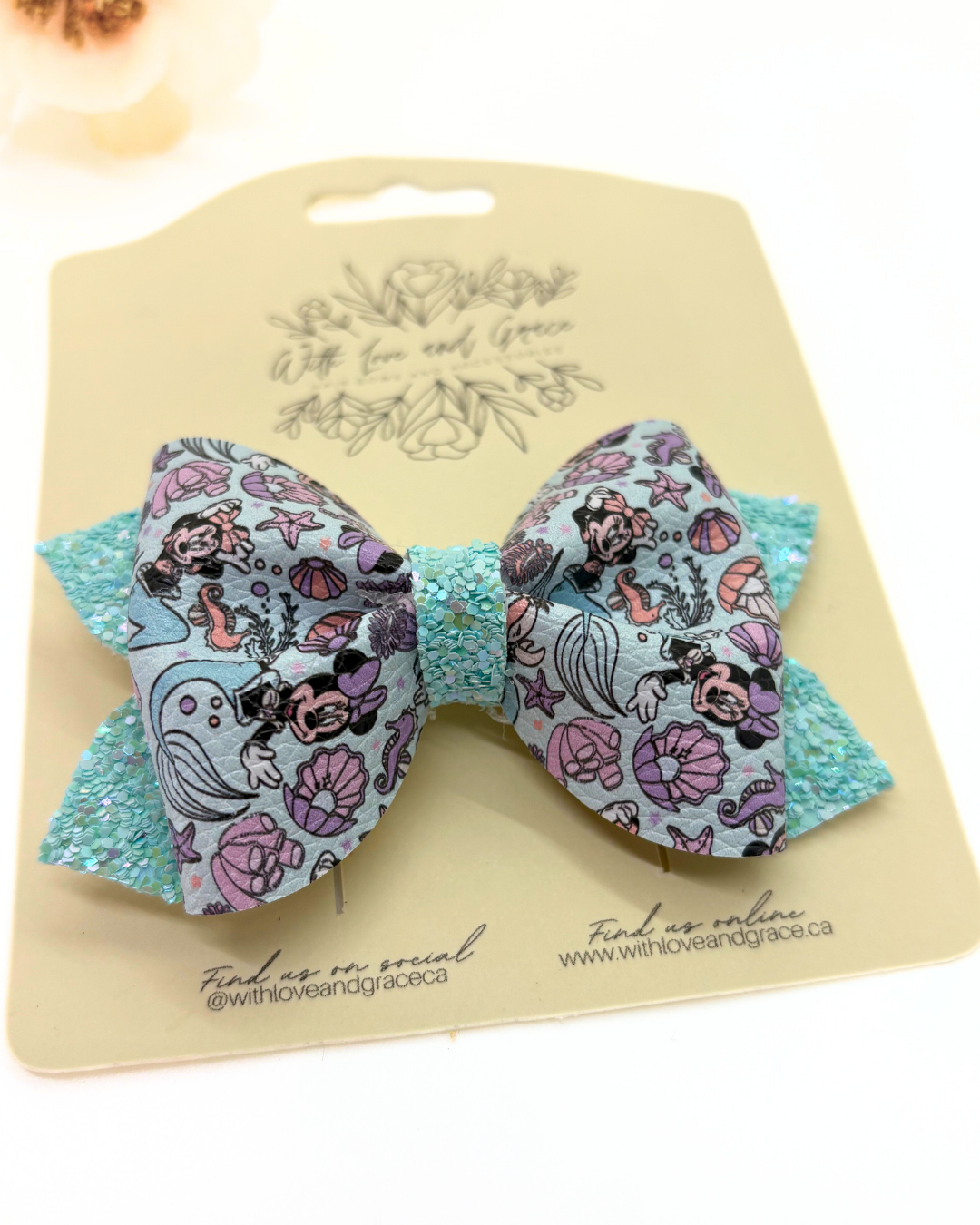 Mouse and Gang Beach Pinch Bow
