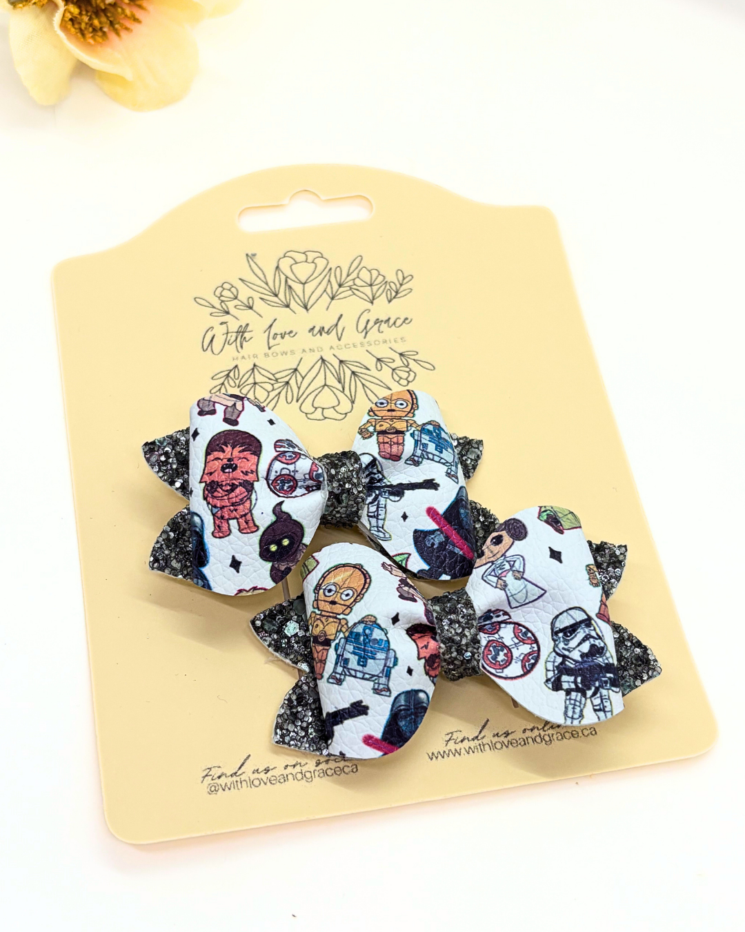 Galaxy World Pinch Piggy Bows