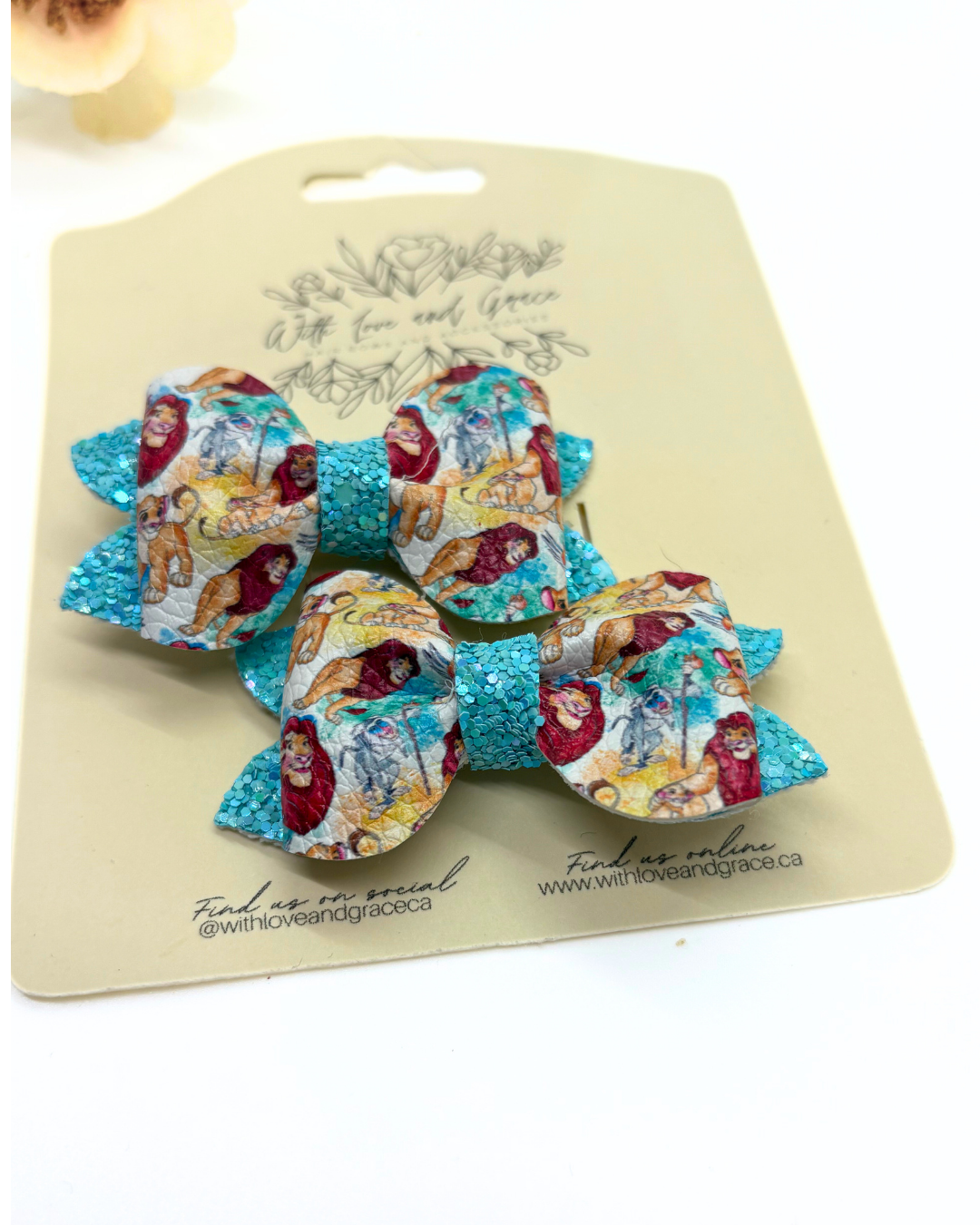 King of the Pride Piggy Pinch Bow