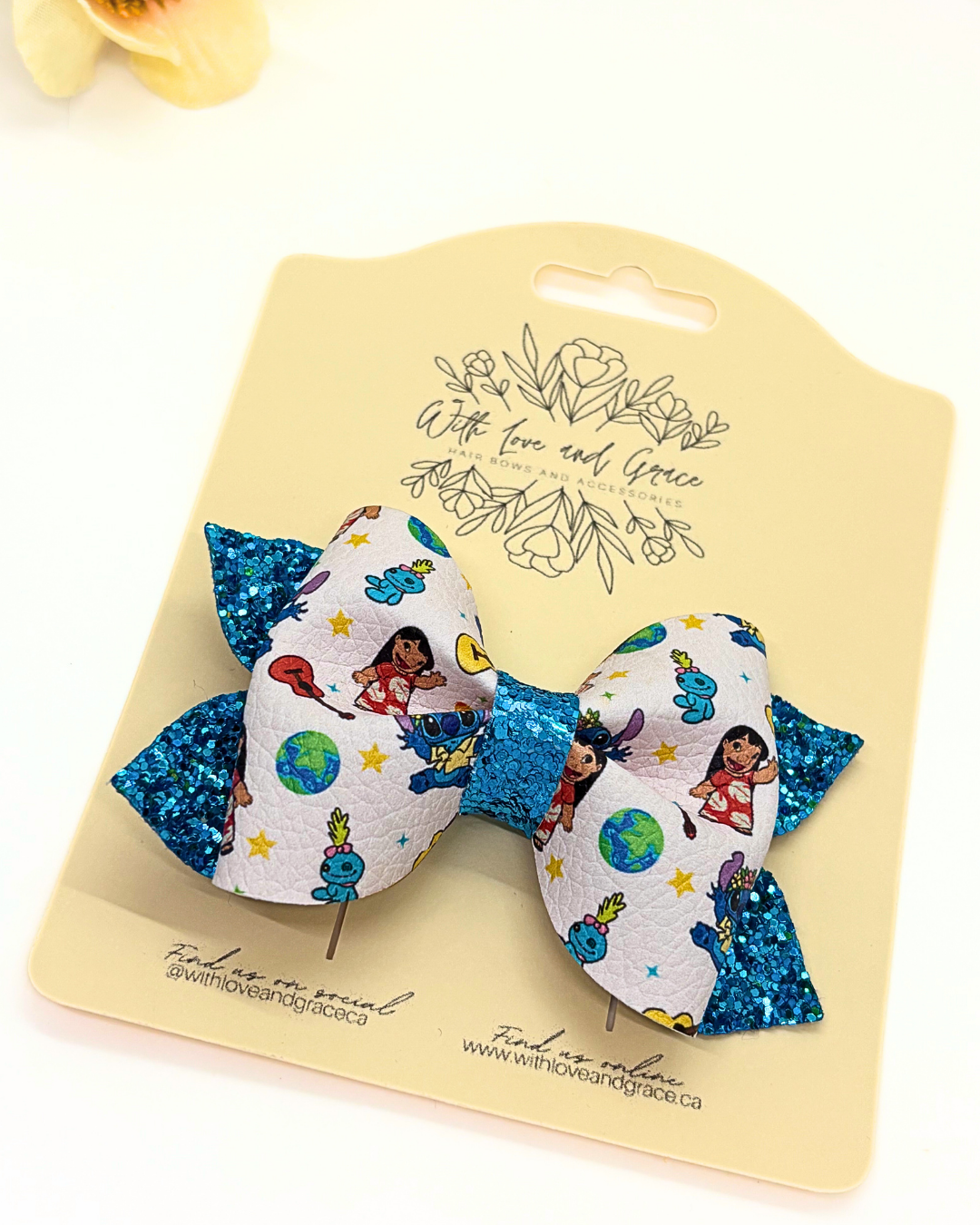 Blue Alien and Little Girl Pinch Bow