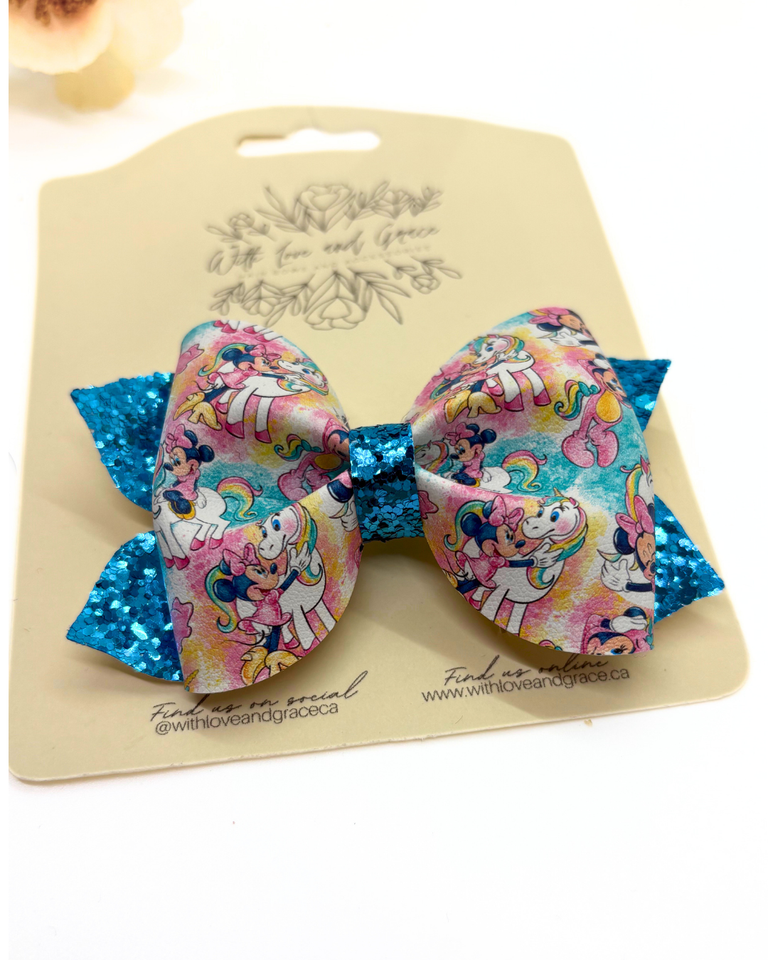 Female Mouse Pinch Bow