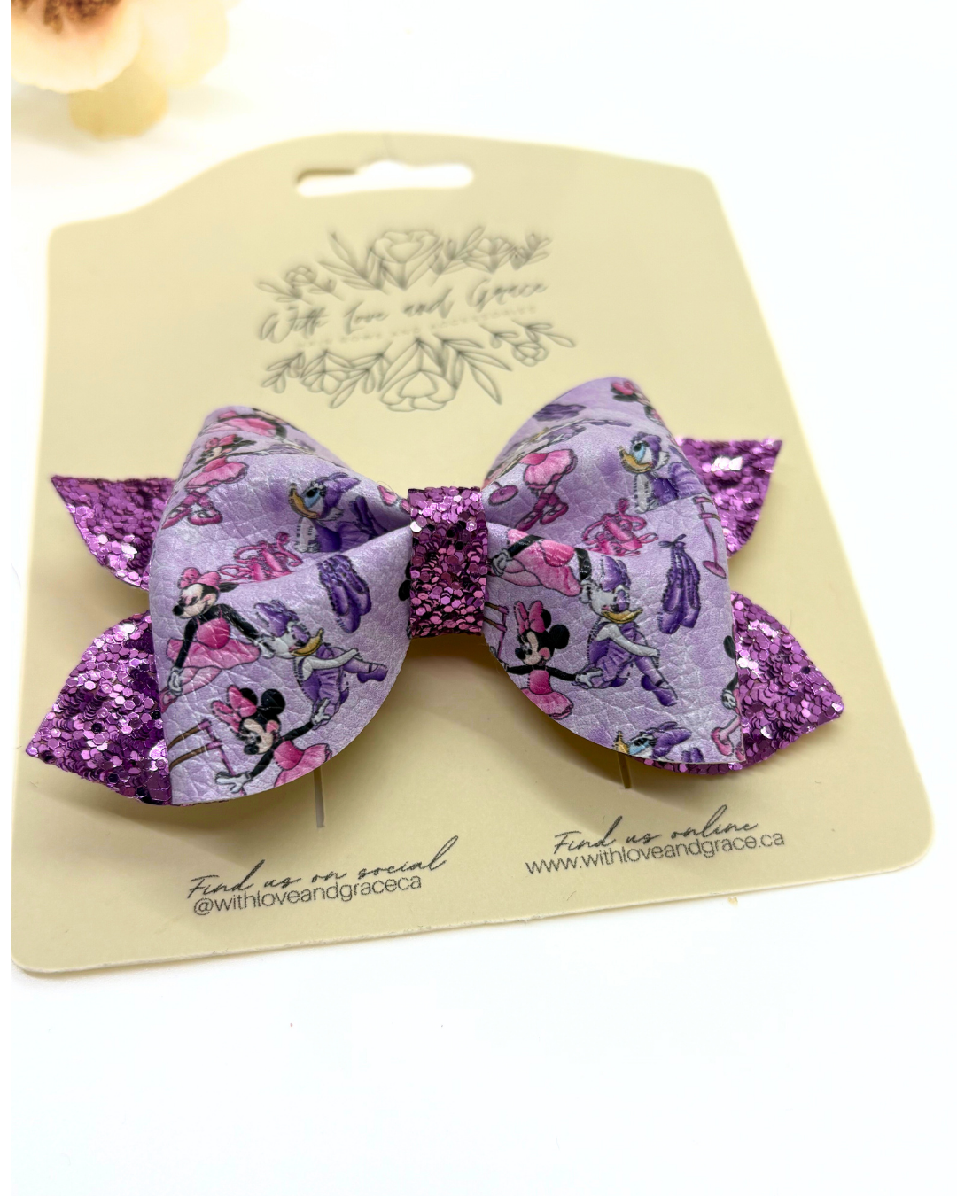 Female Mouse Pinch Bow