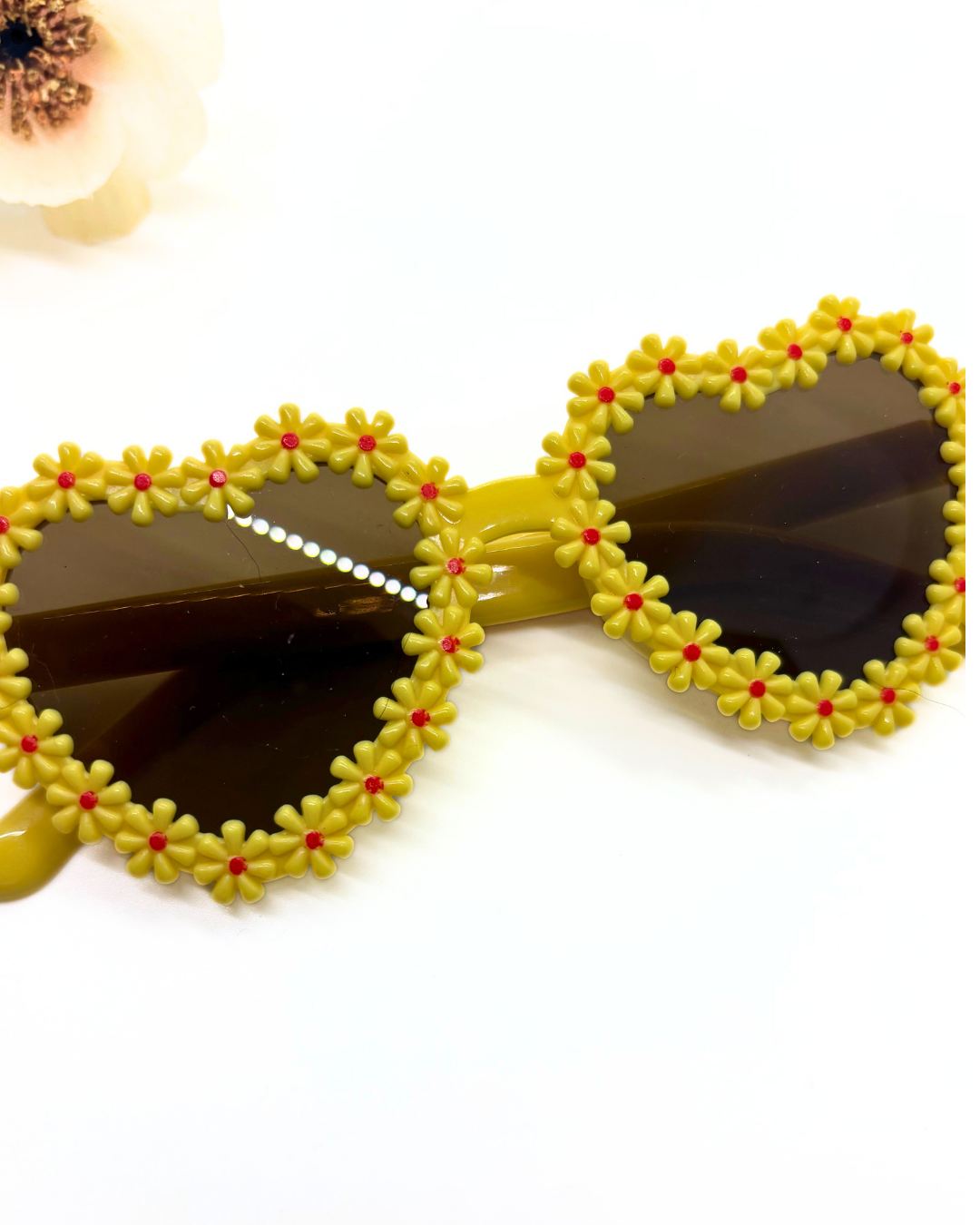 Small Daisy Heart Sunnies