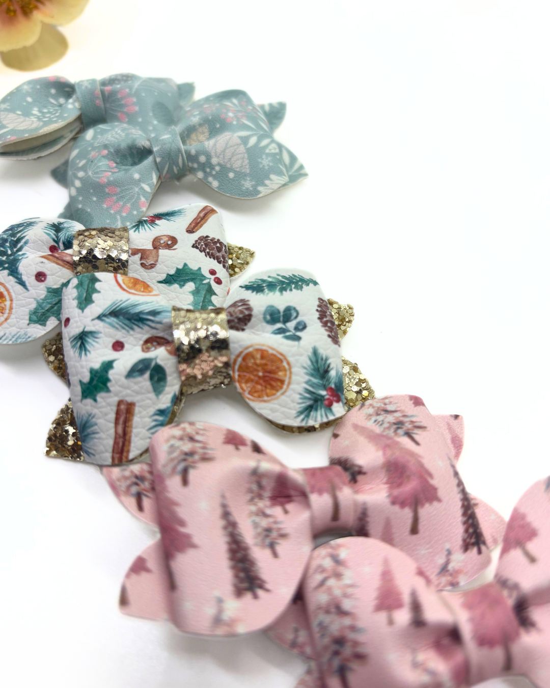 Christmas Floral Pinch Piggy Bow