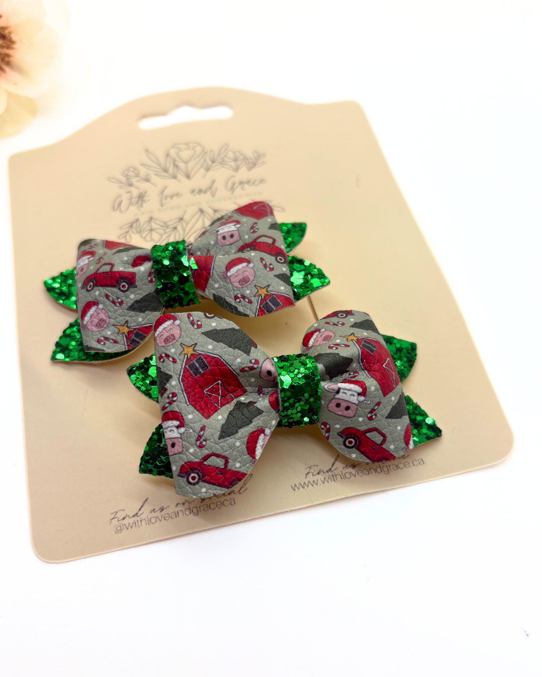 Christmas on the Farm Pinch Piggy Bow