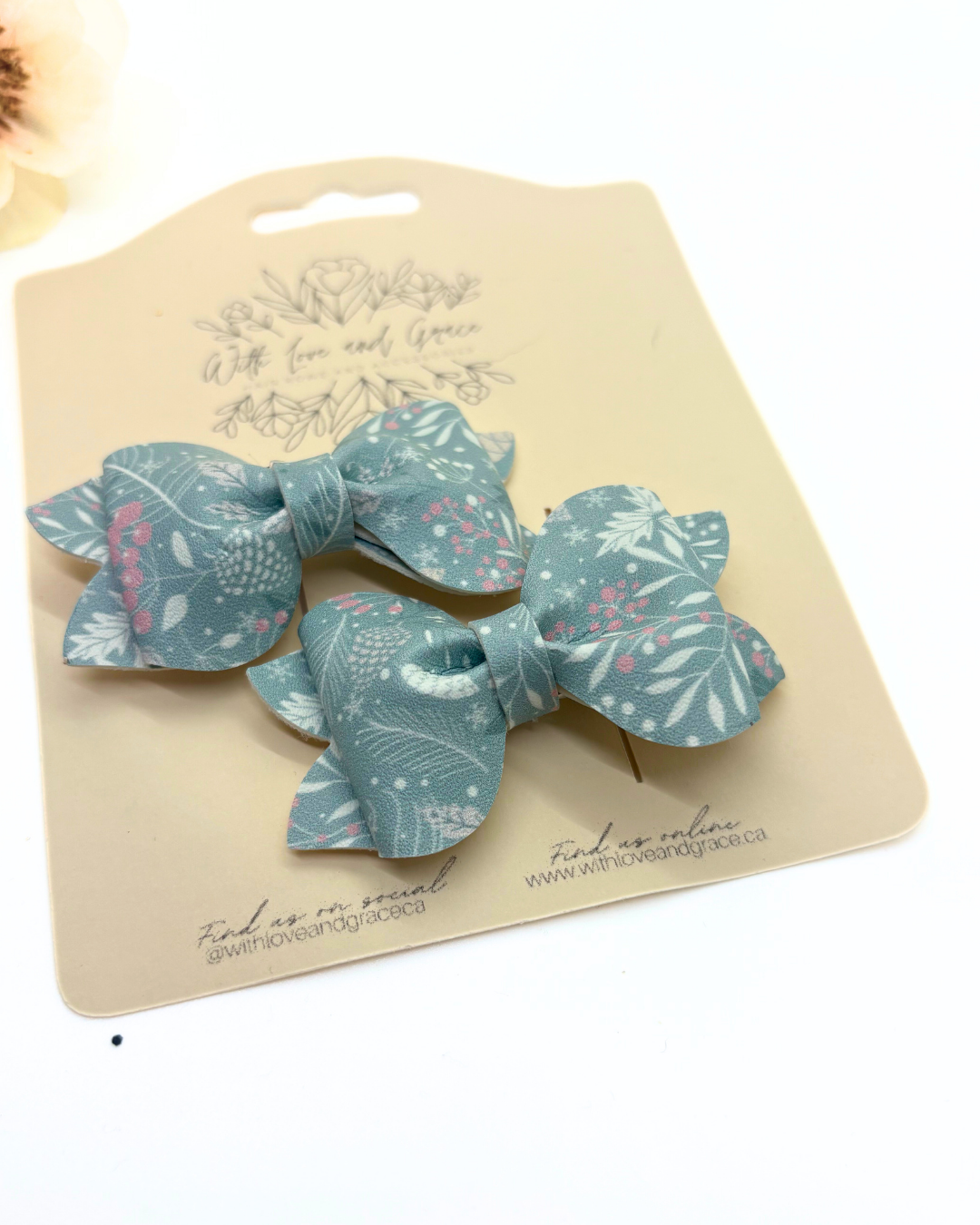 Christmas Floral Pinch Piggy Bow